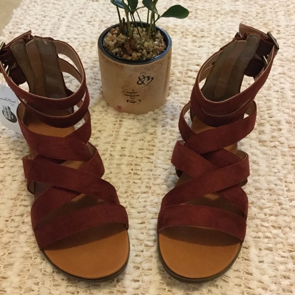 Universal Thread Shoes - *last one *Universal Thread  gladiator sandals
